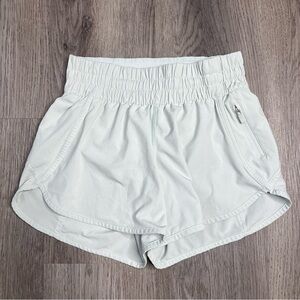 Lululemon Tracker Short V *4" Womens Size 4 Island Mist‎ Mint Green LW7AZ2S Run